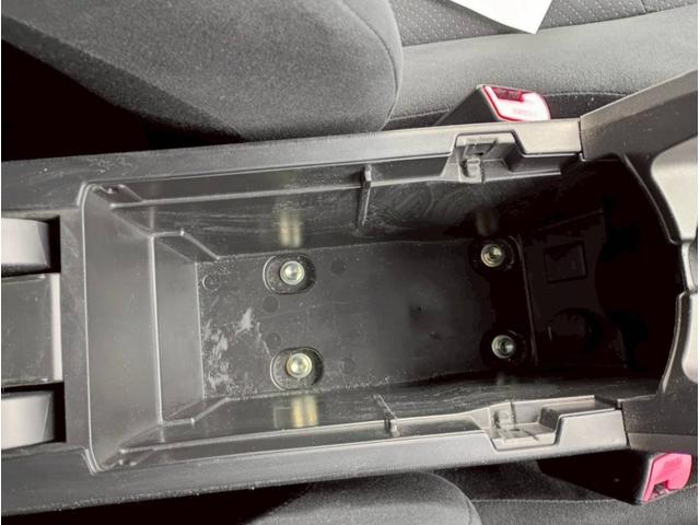 プリウス Ｓ　メモリーナビ　フルセグＴＶ　リアカメラ　スマートキー　ＨＩＤヘッドライト　前ドラレコ　Ｂｌｕｅｔｏｏｔｈ　純正１５インチアルミ　ＥＴＣ（36枚目）