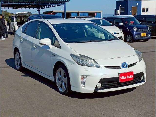 プリウス Ｓツーリングセレクション　ＨＤＤナビ　ワンセグＴＶ　リアカメラ　スマートキー　ＬＥＤヘッドライト　Ｂｌｕｅｔｏｏｔｈ　純正１７インチアルミ　ＥＴＣ（3枚目）