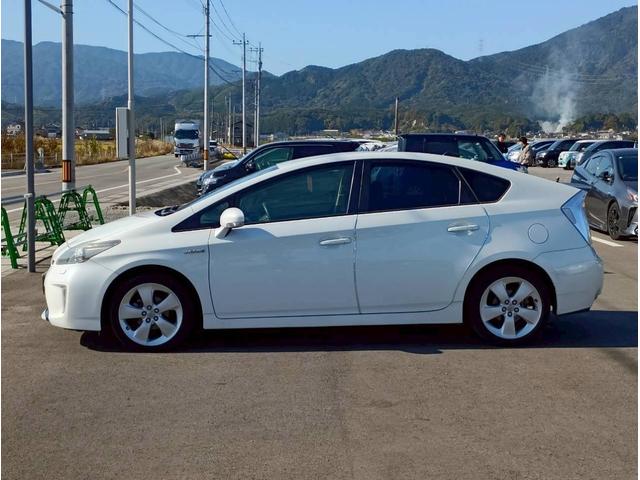 プリウス Ｓツーリングセレクション　ＨＤＤナビ　ワンセグＴＶ　リアカメラ　スマートキー　ＬＥＤヘッドライト　Ｂｌｕｅｔｏｏｔｈ　純正１７インチアルミ　ＥＴＣ（8枚目）