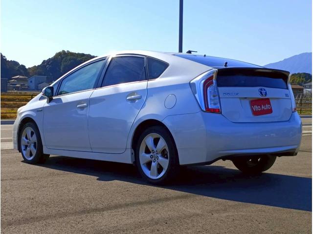 プリウス Ｓツーリングセレクション　ＨＤＤナビ　ワンセグＴＶ　リアカメラ　スマートキー　ＬＥＤヘッドライト　Ｂｌｕｅｔｏｏｔｈ　純正１７インチアルミ　ＥＴＣ（10枚目）