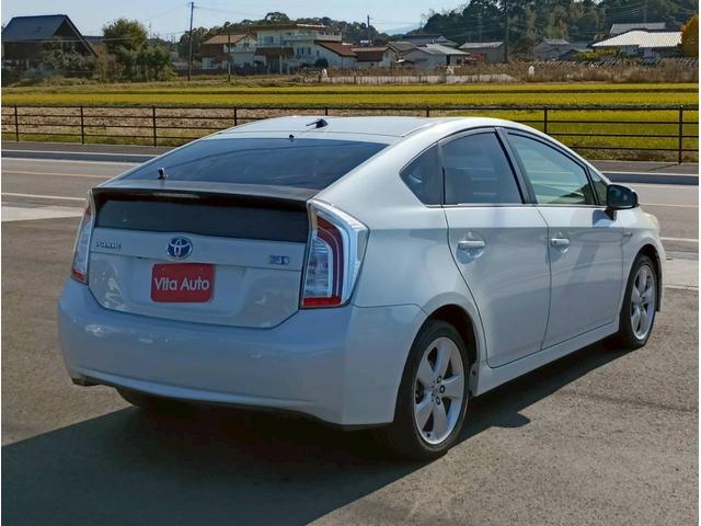 プリウス Ｓツーリングセレクション　ＨＤＤナビ　ワンセグＴＶ　リアカメラ　スマートキー　ＬＥＤヘッドライト　Ｂｌｕｅｔｏｏｔｈ　純正１７インチアルミ　ＥＴＣ（13枚目）