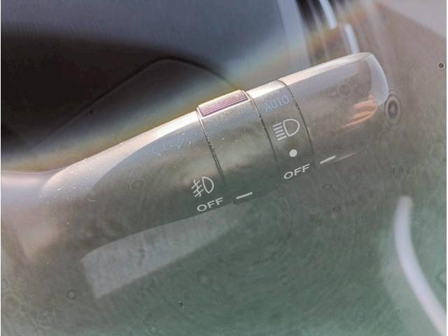 プリウス Ｓツーリングセレクション　ＨＤＤナビ　ワンセグＴＶ　リアカメラ　スマートキー　ＬＥＤヘッドライト　Ｂｌｕｅｔｏｏｔｈ　純正１７インチアルミ　ＥＴＣ（25枚目）