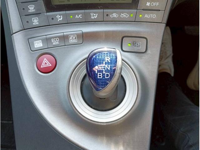 プリウス Ｓツーリングセレクション　ＨＤＤナビ　ワンセグＴＶ　リアカメラ　スマートキー　ＬＥＤヘッドライト　Ｂｌｕｅｔｏｏｔｈ　純正１７インチアルミ　ＥＴＣ（27枚目）