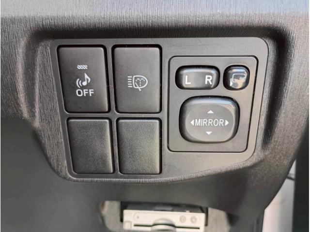 プリウス Ｓツーリングセレクション　ＨＤＤナビ　ワンセグＴＶ　リアカメラ　スマートキー　ＬＥＤヘッドライト　Ｂｌｕｅｔｏｏｔｈ　純正１７インチアルミ　ＥＴＣ（28枚目）