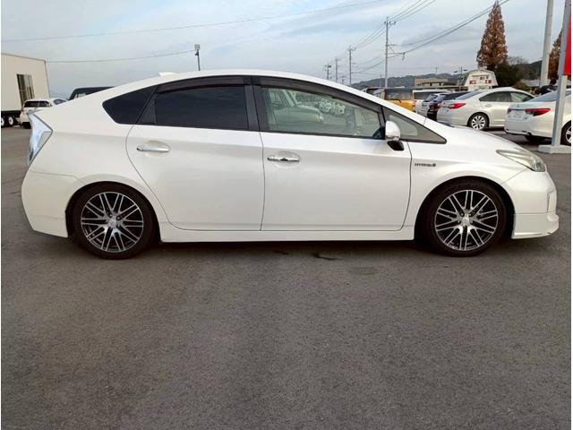 プリウス S メモリーナビ フルセグTV リアカメラ スマートキー HIDヘッドライト 前ドラレコ Bluetooth 社外17インチアルミ(6枚目)