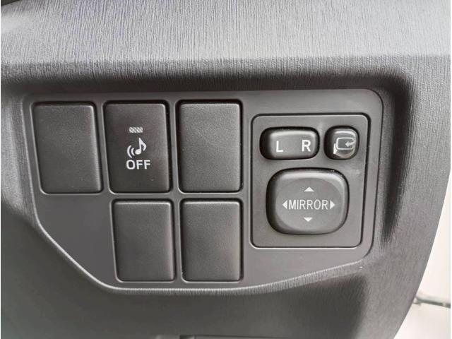 プリウス S メモリーナビ フルセグTV リアカメラ スマートキー HIDヘッドライト 前ドラレコ Bluetooth 社外17インチアルミ(30枚目)