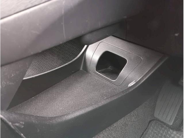 プリウス S メモリーナビ フルセグTV リアカメラ スマートキー HIDヘッドライト 前ドラレコ Bluetooth 社外17インチアルミ(34枚目)