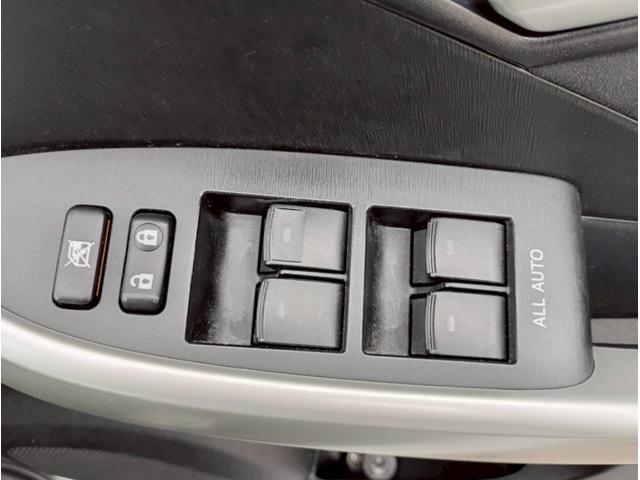 プリウス S メモリーナビ フルセグTV リアカメラ スマートキー HIDヘッドライト 前ドラレコ Bluetooth 社外17インチアルミ(35枚目)