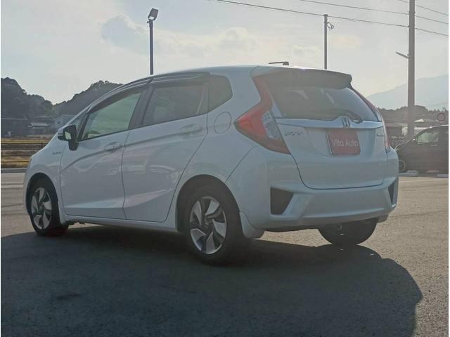 フィットハイブリッド Ｌパッケージ　メモリーナビ　リアカメラ　スマートキー　ＬＥＤヘッドライト　Ｂｌｕｅｔｏｏｔｈ　クルコン　純正１５インチ鉄　ＥＴＣ（9枚目）