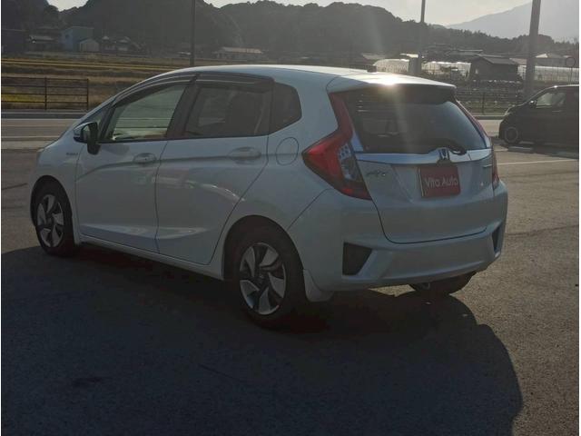 フィットハイブリッド Ｌパッケージ　メモリーナビ　リアカメラ　スマートキー　ＬＥＤヘッドライト　Ｂｌｕｅｔｏｏｔｈ　クルコン　純正１５インチ鉄　ＥＴＣ（10枚目）