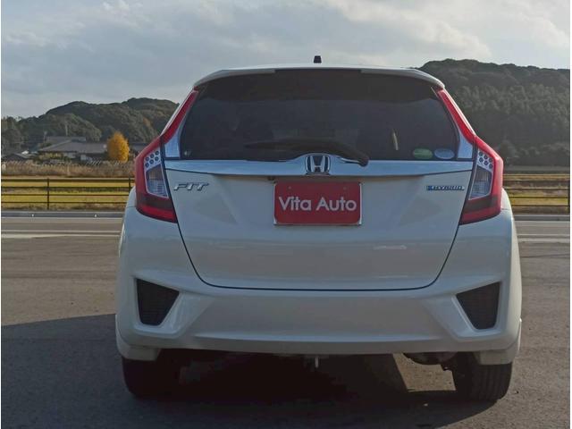 フィットハイブリッド Ｌパッケージ　メモリーナビ　リアカメラ　スマートキー　ＬＥＤヘッドライト　Ｂｌｕｅｔｏｏｔｈ　クルコン　純正１５インチ鉄　ＥＴＣ（11枚目）