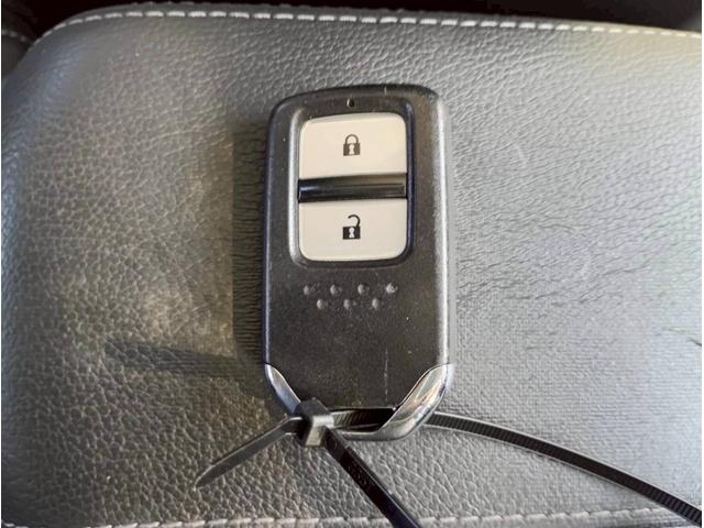 フィットハイブリッド Ｌパッケージ　メモリーナビ　リアカメラ　スマートキー　ＬＥＤヘッドライト　Ｂｌｕｅｔｏｏｔｈ　クルコン　純正１５インチ鉄　ＥＴＣ（37枚目）