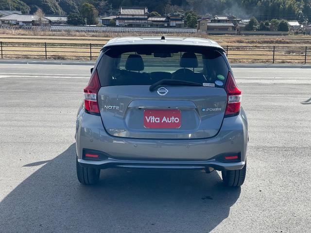 ノート ｅ－パワー　メダリスト　メモリーナビ　フルセグＴＶ　全方位カメラ　スマートキー　ＬＥＤヘッドライト　衝突軽減ブレーキ　前ドラレコ　革シート　Ｂｌｕｅｔｏｏｔｈ　純正１５インチアルミ　ＥＴＣ（12枚目）