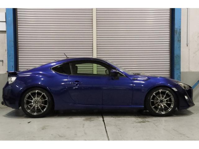 ８６ ＧＴリミテッド　ＨＫＳ車高調　アドバン１８ＡＷ　ＨＫＳマフラー　クスコオイルキャッチタンク・タワーバー　ブリッツ３連メーター　Ｄｅｆｉ追加メーター　純正ＨＤＤナビ　Ｂｌｕｅｔｏｏｔｈ　バックカメラ　ハーフレザーシート（10枚目）