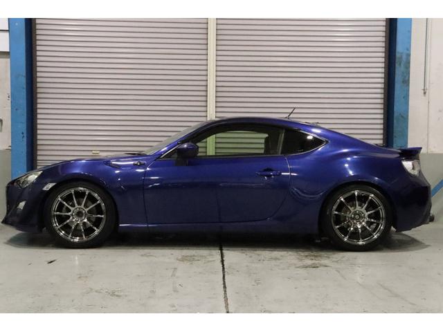 ８６ ＧＴリミテッド　ＨＫＳ車高調　アドバン１８ＡＷ　ＨＫＳマフラー　クスコオイルキャッチタンク・タワーバー　ブリッツ３連メーター　Ｄｅｆｉ追加メーター　純正ＨＤＤナビ　Ｂｌｕｅｔｏｏｔｈ　バックカメラ　ハーフレザーシート（12枚目）