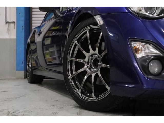 ８６ ＧＴリミテッド　ＨＫＳ車高調　アドバン１８ＡＷ　ＨＫＳマフラー　クスコオイルキャッチタンク・タワーバー　ブリッツ３連メーター　Ｄｅｆｉ追加メーター　純正ＨＤＤナビ　Ｂｌｕｅｔｏｏｔｈ　バックカメラ　ハーフレザーシート（16枚目）