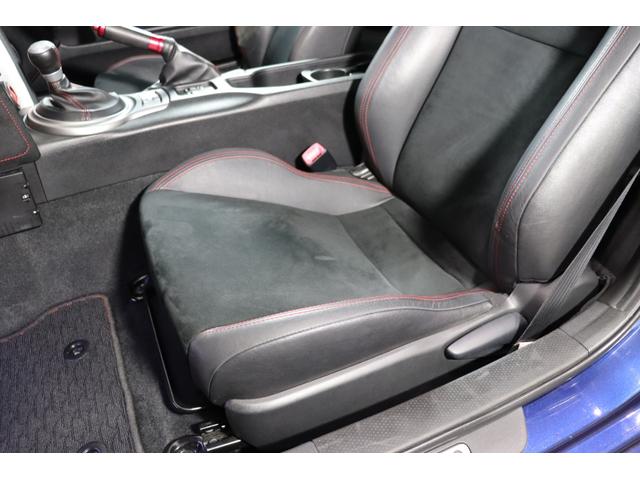 ８６ ＧＴリミテッド　ＨＫＳ車高調　アドバン１８ＡＷ　ＨＫＳマフラー　クスコオイルキャッチタンク・タワーバー　ブリッツ３連メーター　Ｄｅｆｉ追加メーター　純正ＨＤＤナビ　Ｂｌｕｅｔｏｏｔｈ　バックカメラ　ハーフレザーシート（39枚目）