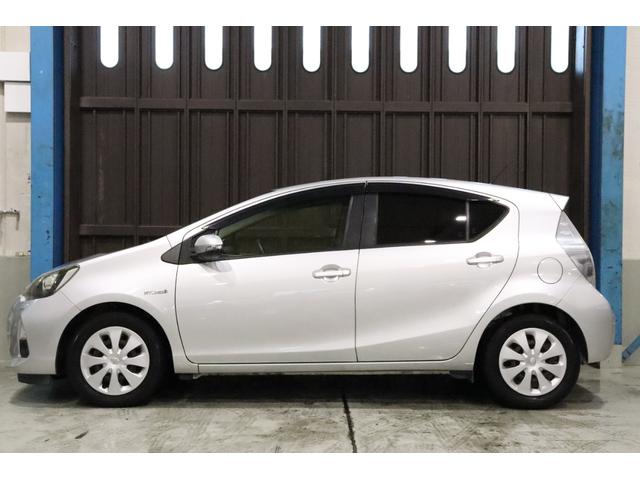 アクア Ｇ　純正ＳＤナビ　フルセグＴＶ　Ｂｌｕｅｔｏｏｔｈ　バックカメラ　スマートキー　コーナーセンサー　ＬＥＤヘッドライト　前後ドライブレコーダー　オートエアコン　ＥＴＣ　プライバシーガラス　禁煙車　除菌抗菌（12枚目）