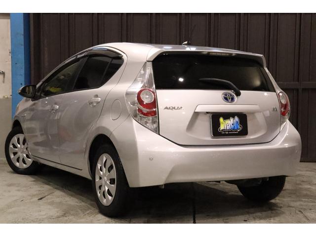 アクア Ｇ　純正ＳＤナビ　フルセグＴＶ　Ｂｌｕｅｔｏｏｔｈ　バックカメラ　スマートキー　コーナーセンサー　ＬＥＤヘッドライト　前後ドライブレコーダー　オートエアコン　ＥＴＣ　プライバシーガラス　禁煙車　除菌抗菌（13枚目）