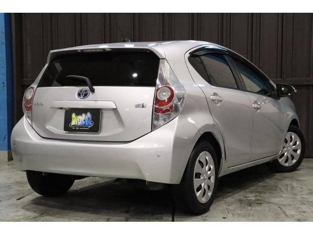 アクア Ｇ　純正ＳＤナビ　フルセグＴＶ　Ｂｌｕｅｔｏｏｔｈ　バックカメラ　スマートキー　コーナーセンサー　ＬＥＤヘッドライト　前後ドライブレコーダー　オートエアコン　ＥＴＣ　プライバシーガラス　禁煙車　除菌抗菌（14枚目）