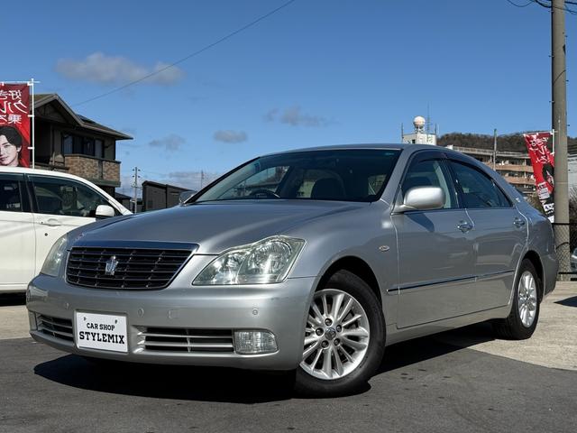 クラウン ロイヤルサルーン　ロイヤルサルーン・禁煙車・黒木目パネル・クルーズコントロール・クリアランスソナー・純正ナビ・バックモニター・パワーシート・スマートキー・プッシュスタート・ステアリングスイッチ・純正アルミ・ＥＴＣ（2枚目）