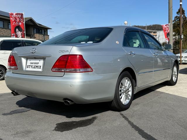 クラウン ロイヤルサルーン　ロイヤルサルーン・禁煙車・黒木目パネル・クルーズコントロール・クリアランスソナー・純正ナビ・バックモニター・パワーシート・スマートキー・プッシュスタート・ステアリングスイッチ・純正アルミ・ＥＴＣ（9枚目）