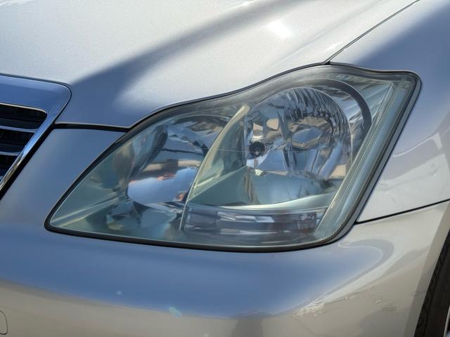 クラウン ロイヤルサルーン　ロイヤルサルーン・禁煙車・黒木目パネル・クルーズコントロール・クリアランスソナー・純正ナビ・バックモニター・パワーシート・スマートキー・プッシュスタート・ステアリングスイッチ・純正アルミ・ＥＴＣ（16枚目）