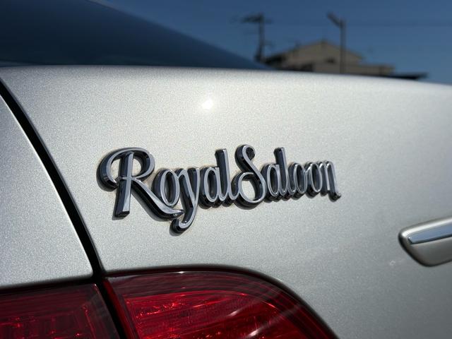 クラウン ロイヤルサルーン　ロイヤルサルーン・禁煙車・黒木目パネル・クルーズコントロール・クリアランスソナー・純正ナビ・バックモニター・パワーシート・スマートキー・プッシュスタート・ステアリングスイッチ・純正アルミ・ＥＴＣ（19枚目）