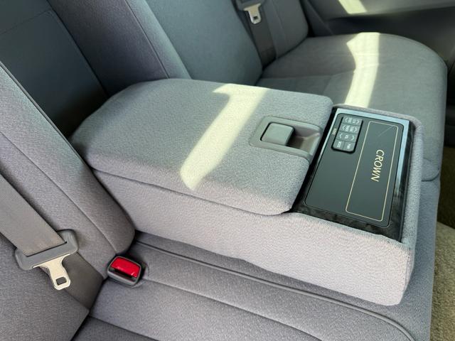 クラウン ロイヤルサルーン　ロイヤルサルーン・禁煙車・黒木目パネル・クルーズコントロール・クリアランスソナー・純正ナビ・バックモニター・パワーシート・スマートキー・プッシュスタート・ステアリングスイッチ・純正アルミ・ＥＴＣ（42枚目）