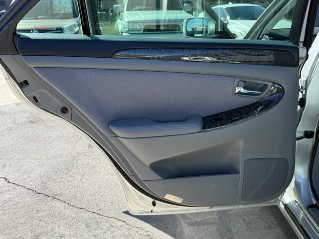 クラウン ロイヤルサルーン　ロイヤルサルーン・禁煙車・黒木目パネル・クルーズコントロール・クリアランスソナー・純正ナビ・バックモニター・パワーシート・スマートキー・プッシュスタート・ステアリングスイッチ・純正アルミ・ＥＴＣ（46枚目）