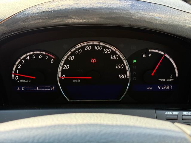 クラウン ロイヤルサルーン　ロイヤルサルーン・禁煙車・黒木目パネル・クルーズコントロール・クリアランスソナー・純正ナビ・バックモニター・パワーシート・スマートキー・プッシュスタート・ステアリングスイッチ・純正アルミ・ＥＴＣ（52枚目）