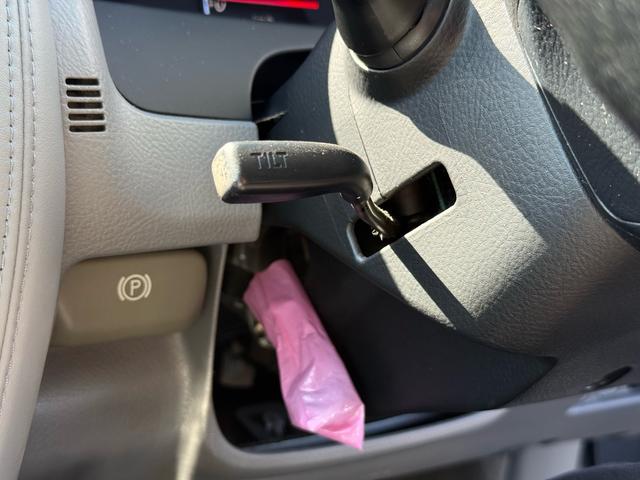 クラウン ロイヤルサルーン　ロイヤルサルーン・禁煙車・黒木目パネル・クルーズコントロール・クリアランスソナー・純正ナビ・バックモニター・パワーシート・スマートキー・プッシュスタート・ステアリングスイッチ・純正アルミ・ＥＴＣ（53枚目）