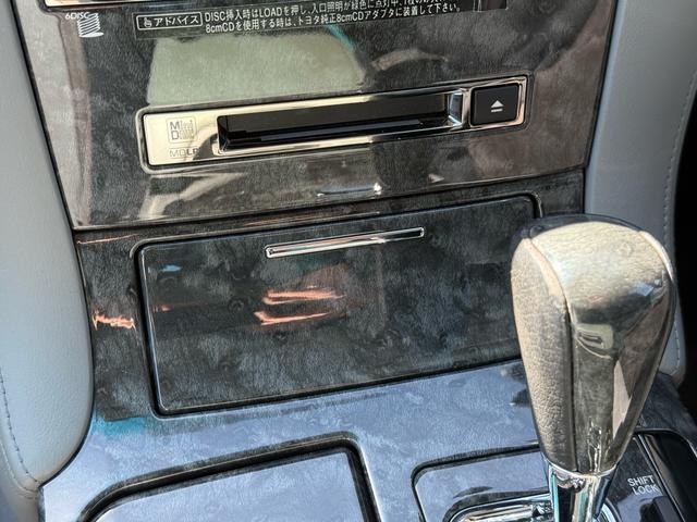 クラウン ロイヤルサルーン　ロイヤルサルーン・禁煙車・黒木目パネル・クルーズコントロール・クリアランスソナー・純正ナビ・バックモニター・パワーシート・スマートキー・プッシュスタート・ステアリングスイッチ・純正アルミ・ＥＴＣ（64枚目）