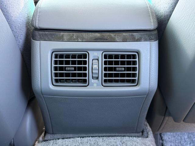 クラウン ロイヤルサルーン　ロイヤルサルーン・禁煙車・黒木目パネル・クルーズコントロール・クリアランスソナー・純正ナビ・バックモニター・パワーシート・スマートキー・プッシュスタート・ステアリングスイッチ・純正アルミ・ＥＴＣ（73枚目）