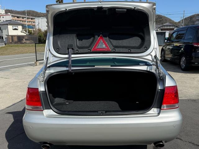 クラウン ロイヤルサルーン　ロイヤルサルーン・禁煙車・黒木目パネル・クルーズコントロール・クリアランスソナー・純正ナビ・バックモニター・パワーシート・スマートキー・プッシュスタート・ステアリングスイッチ・純正アルミ・ＥＴＣ（74枚目）