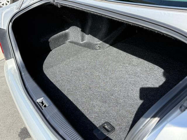 クラウン ロイヤルサルーン　ロイヤルサルーン・禁煙車・黒木目パネル・クルーズコントロール・クリアランスソナー・純正ナビ・バックモニター・パワーシート・スマートキー・プッシュスタート・ステアリングスイッチ・純正アルミ・ＥＴＣ（77枚目）