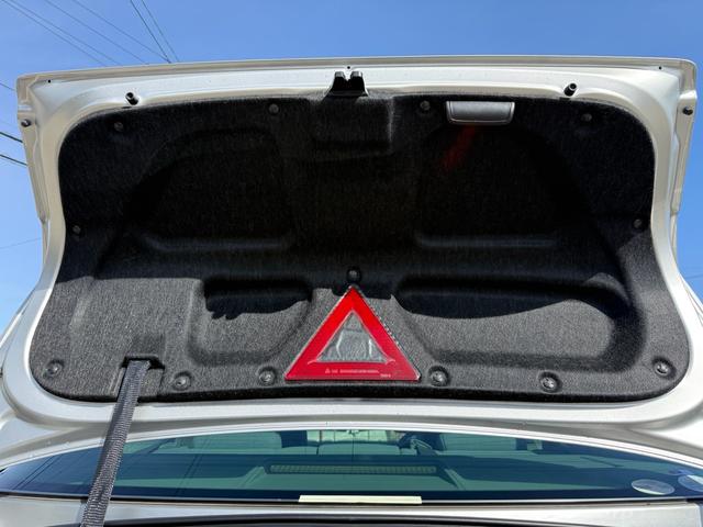 クラウン ロイヤルサルーン　ロイヤルサルーン・禁煙車・黒木目パネル・クルーズコントロール・クリアランスソナー・純正ナビ・バックモニター・パワーシート・スマートキー・プッシュスタート・ステアリングスイッチ・純正アルミ・ＥＴＣ（78枚目）