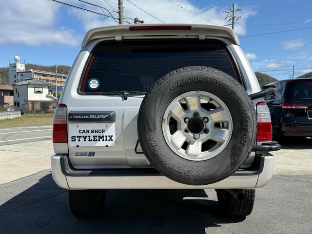 ハイラックスサーフ ＳＳＲ－Ｘ　ワイド　ＳＳＲ－Ｘ・雹害車・禁煙車・本州仕入れ・前期・サンルーフ・ワイドボディ・背面タイヤ・パートタイム四駆・ルーフレール・リアスポイラー・純正１６インチアルミ・スタッドレス／ジオランダー（10枚目）