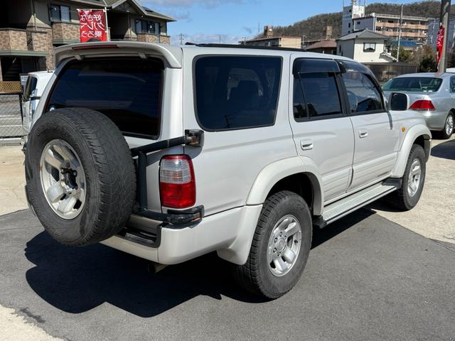 ハイラックスサーフ ＳＳＲ－Ｘ　ワイド　ＳＳＲ－Ｘ・雹害車・禁煙車・本州仕入れ・前期・サンルーフ・ワイドボディ・背面タイヤ・パートタイム四駆・ルーフレール・リアスポイラー・純正１６インチアルミ・スタッドレス／ジオランダー（11枚目）