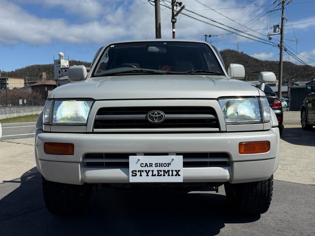 ハイラックスサーフ ＳＳＲ－Ｘ　ワイド　ＳＳＲ－Ｘ・雹害車・禁煙車・本州仕入れ・前期・サンルーフ・ワイドボディ・背面タイヤ・パートタイム四駆・ルーフレール・リアスポイラー・純正１６インチアルミ・スタッドレス／ジオランダー（17枚目）