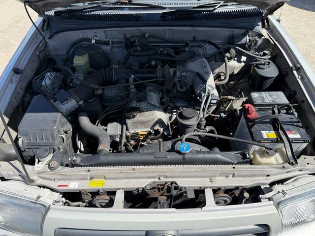 ハイラックスサーフ ＳＳＲ－Ｘ　ワイド　ＳＳＲ－Ｘ・雹害車・禁煙車・本州仕入れ・前期・サンルーフ・ワイドボディ・背面タイヤ・パートタイム四駆・ルーフレール・リアスポイラー・純正１６インチアルミ・スタッドレス／ジオランダー（18枚目）