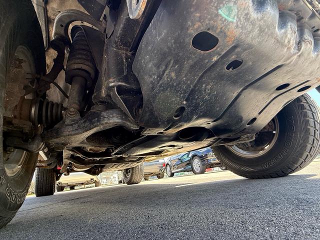 ハイラックスサーフ ＳＳＲ－Ｘ　ワイド　ＳＳＲ－Ｘ・雹害車・禁煙車・本州仕入れ・前期・サンルーフ・ワイドボディ・背面タイヤ・パートタイム四駆・ルーフレール・リアスポイラー・純正１６インチアルミ・スタッドレス／ジオランダー（20枚目）