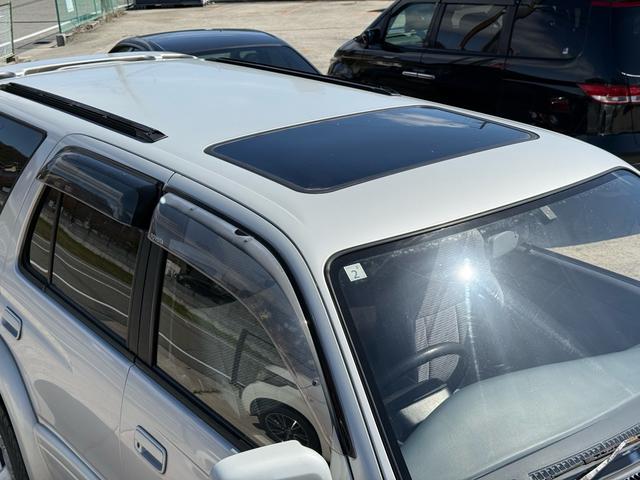 ハイラックスサーフ ＳＳＲ－Ｘ　ワイド　ＳＳＲ－Ｘ・雹害車・禁煙車・本州仕入れ・前期・サンルーフ・ワイドボディ・背面タイヤ・パートタイム四駆・ルーフレール・リアスポイラー・純正１６インチアルミ・スタッドレス／ジオランダー（28枚目）