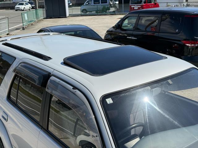 ハイラックスサーフ ＳＳＲ－Ｘ　ワイド　ＳＳＲ－Ｘ・雹害車・禁煙車・本州仕入れ・前期・サンルーフ・ワイドボディ・背面タイヤ・パートタイム四駆・ルーフレール・リアスポイラー・純正１６インチアルミ・スタッドレス／ジオランダー（29枚目）