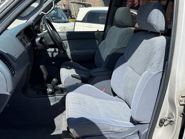 ハイラックスサーフ ＳＳＲ－Ｘ　ワイド　ＳＳＲ－Ｘ・雹害車・禁煙車・本州仕入れ・前期・サンルーフ・ワイドボディ・背面タイヤ・パートタイム四駆・ルーフレール・リアスポイラー・純正１６インチアルミ・スタッドレス／ジオランダー（46枚目）