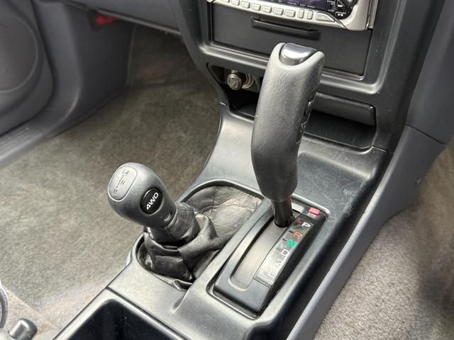 ハイラックスサーフ ＳＳＲ－Ｘ　ワイド　ＳＳＲ－Ｘ・雹害車・禁煙車・本州仕入れ・前期・サンルーフ・ワイドボディ・背面タイヤ・パートタイム四駆・ルーフレール・リアスポイラー・純正１６インチアルミ・スタッドレス／ジオランダー（58枚目）