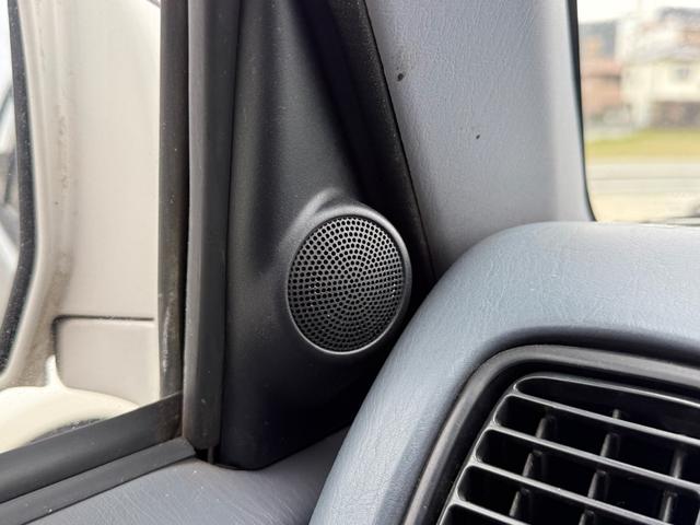 ハイラックスサーフ ＳＳＲ－Ｘ　ワイド　ＳＳＲ－Ｘ・雹害車・禁煙車・本州仕入れ・前期・サンルーフ・ワイドボディ・背面タイヤ・パートタイム四駆・ルーフレール・リアスポイラー・純正１６インチアルミ・スタッドレス／ジオランダー（60枚目）