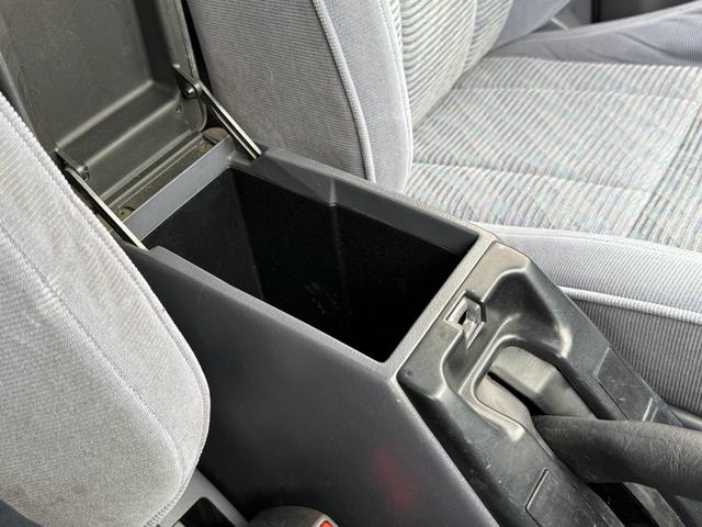 ハイラックスサーフ ＳＳＲ－Ｘ　ワイド　ＳＳＲ－Ｘ・雹害車・禁煙車・本州仕入れ・前期・サンルーフ・ワイドボディ・背面タイヤ・パートタイム四駆・ルーフレール・リアスポイラー・純正１６インチアルミ・スタッドレス／ジオランダー（65枚目）