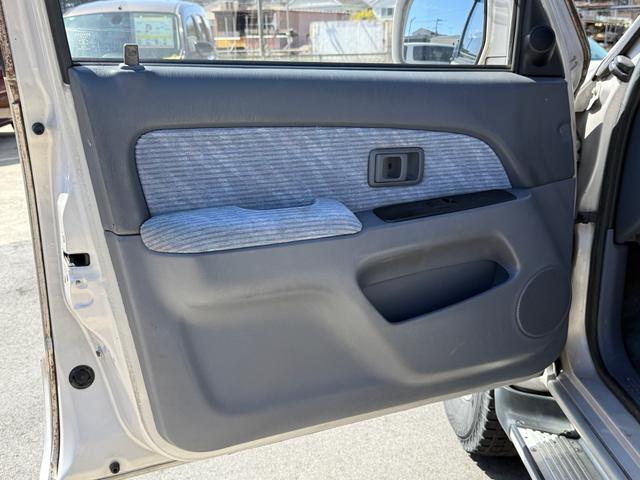 ハイラックスサーフ ＳＳＲ－Ｘ　ワイド　ＳＳＲ－Ｘ・雹害車・禁煙車・本州仕入れ・前期・サンルーフ・ワイドボディ・背面タイヤ・パートタイム四駆・ルーフレール・リアスポイラー・純正１６インチアルミ・スタッドレス／ジオランダー（72枚目）