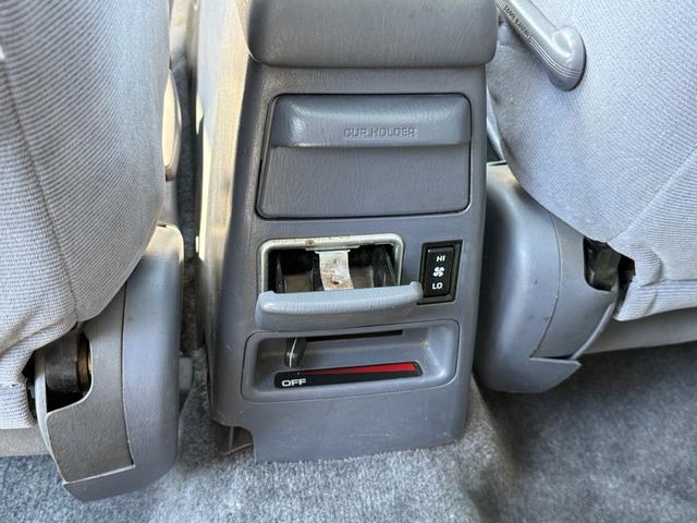 ハイラックスサーフ ＳＳＲ－Ｘ　ワイド　ＳＳＲ－Ｘ・雹害車・禁煙車・本州仕入れ・前期・サンルーフ・ワイドボディ・背面タイヤ・パートタイム四駆・ルーフレール・リアスポイラー・純正１６インチアルミ・スタッドレス／ジオランダー（76枚目）